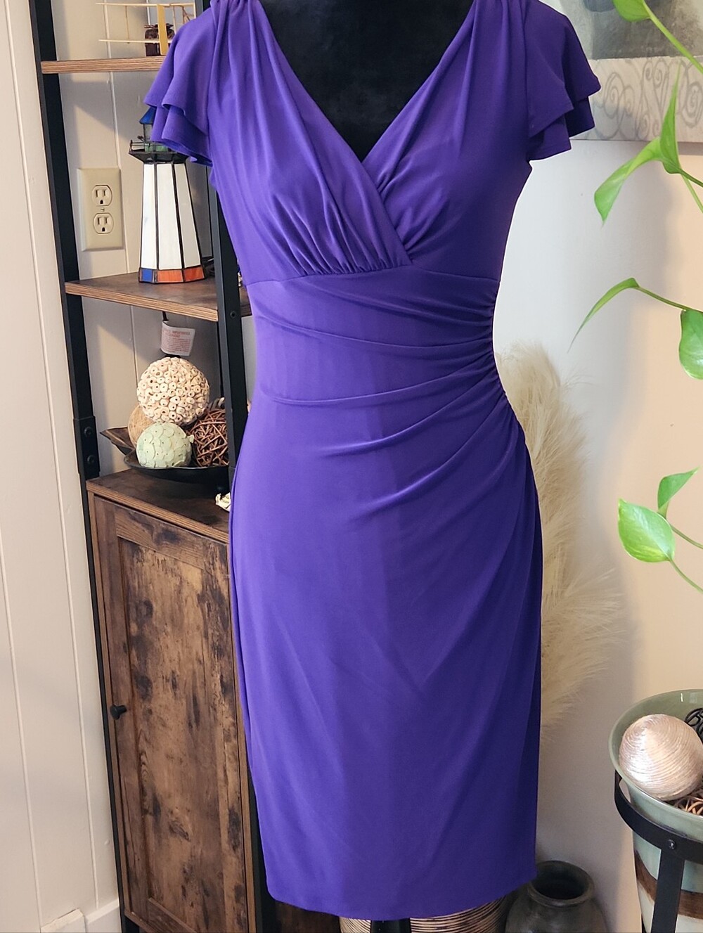 Lauren Ralph Lauren Purple Fitted V-Neck Ruching Cocktail Dress Size 6